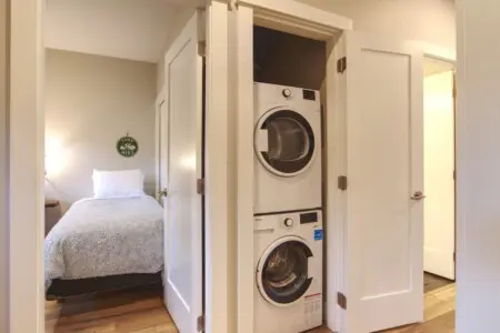 e5a44293 c0fb 46 QjhoU