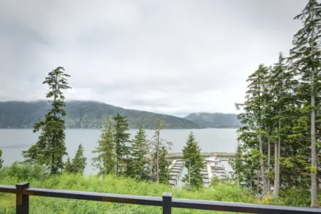 e5ca82ed 89a1 49 hsW L