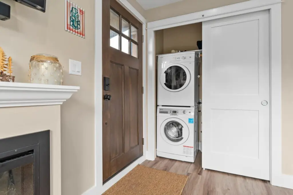 e6d34bc8 3705 42 lNiyc