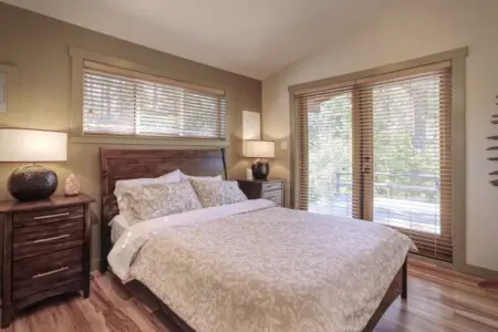 e73a0973 e2fd 49 Y8Gb4