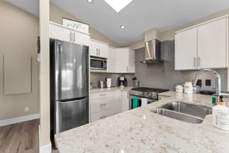 e7758dfa 8a58 45 3U9HY