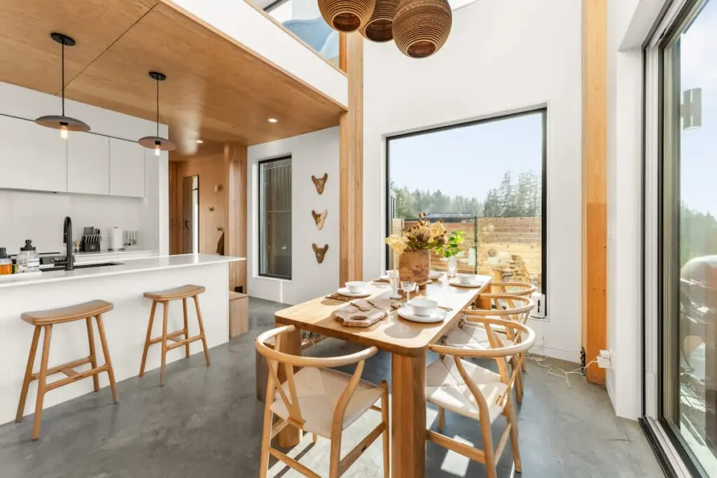 e9bc781a b268 4c REymx