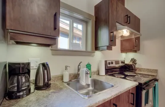 e9ff35b8 0cba 48 zHGLD