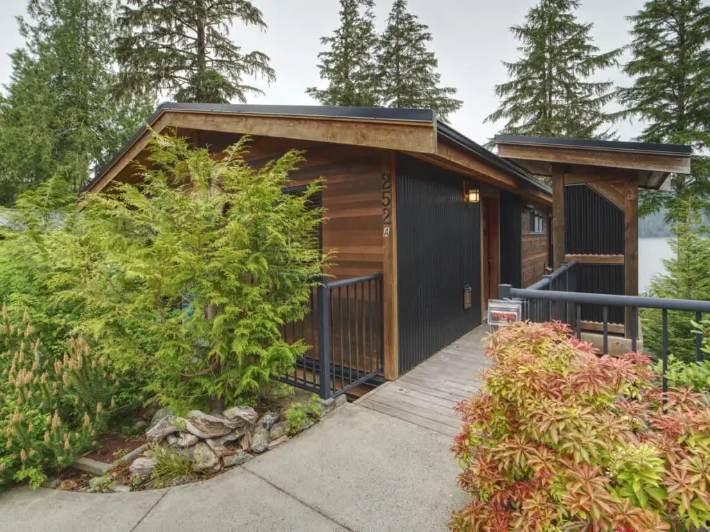 ea74a353 05bc 45 gvg1j