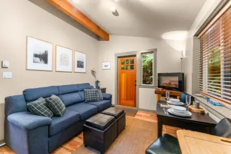 eb3270e8 d847 42 CXUlp