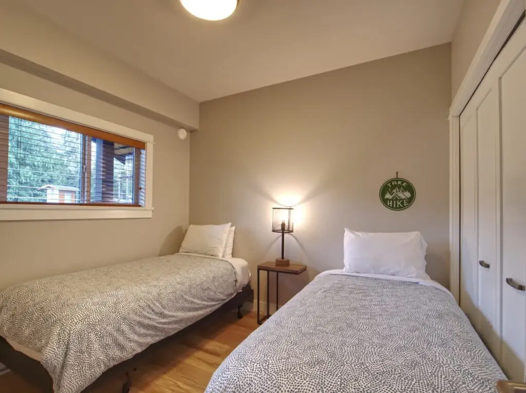 ed553087 351b 4e s9jAk