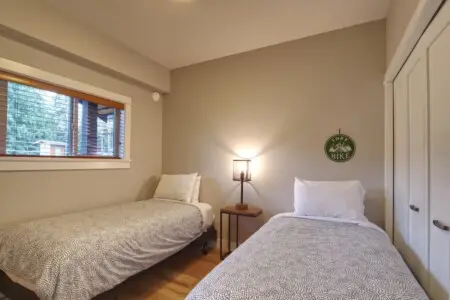 ed553087 351b 4e s9jAk