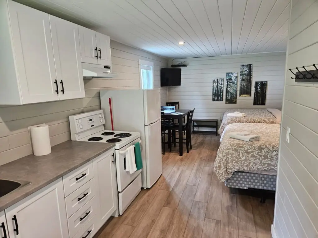 f0818b7c feec 4b HE2f