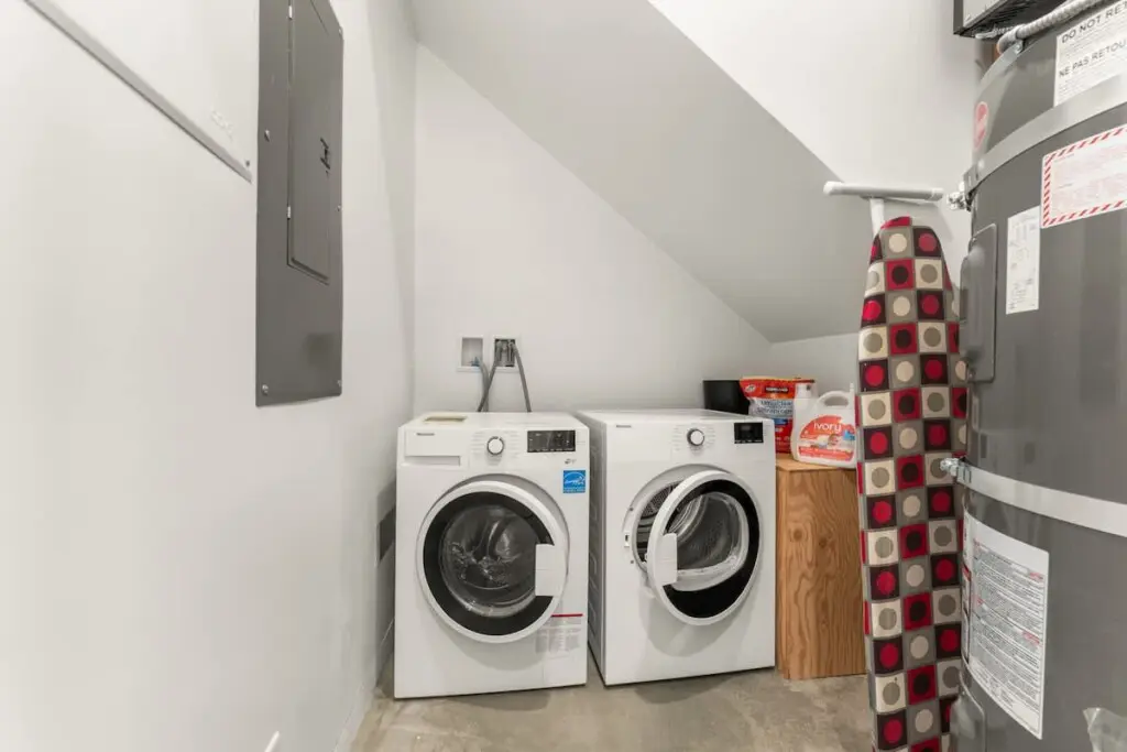 f32d7b27 da01 47 WeqJ