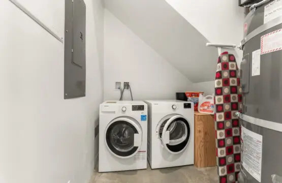 f32d7b27 da01 47 WeqJ