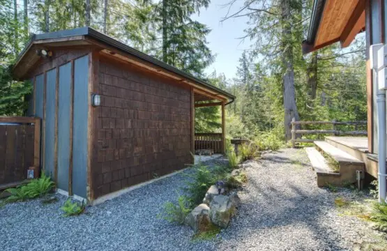 f5aa0681 d906 4c BEVlX