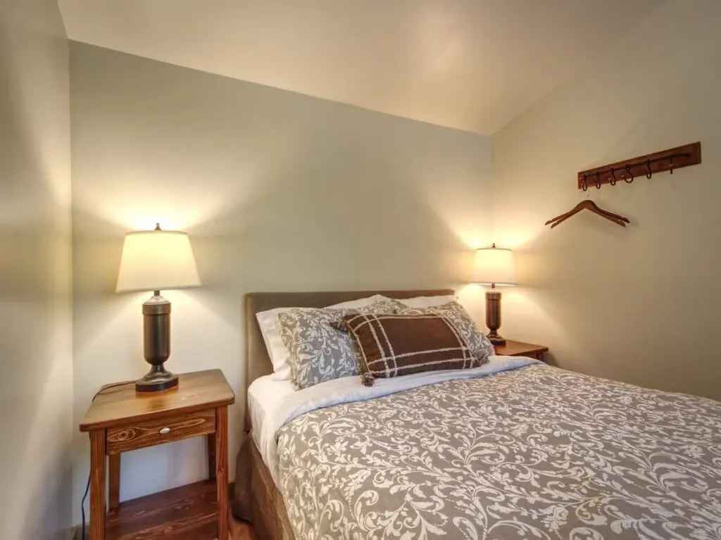 1f3e5725 5582 4a oR1L3