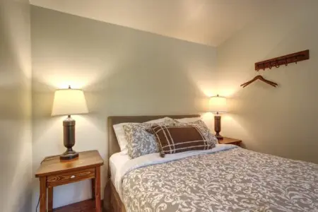 1f3e5725 5582 4a oR1L3