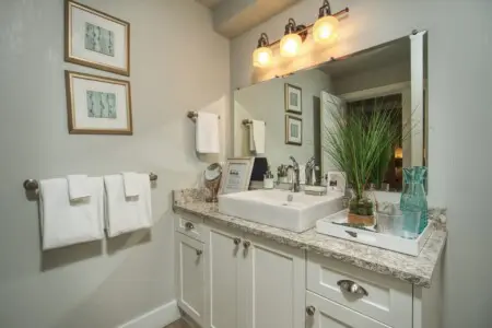 3ff615a4 b9e7 4f L5dNx