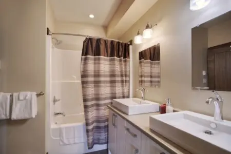 a48d6f6a 8117 40 DgXHS