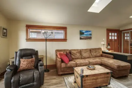 701b9c48 3e29 44 KhHsw