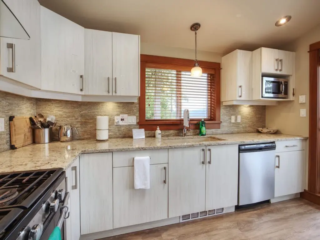 7edf890b 6494 4a vrz3T