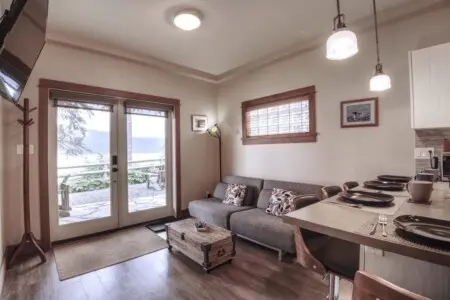 8bbad1f1 9dc7 4a OefJd