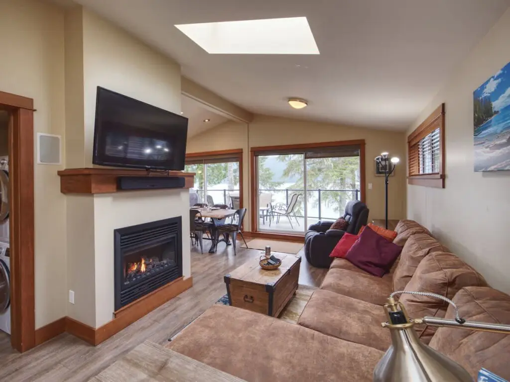 aaa9e285 632a 4b QMER7